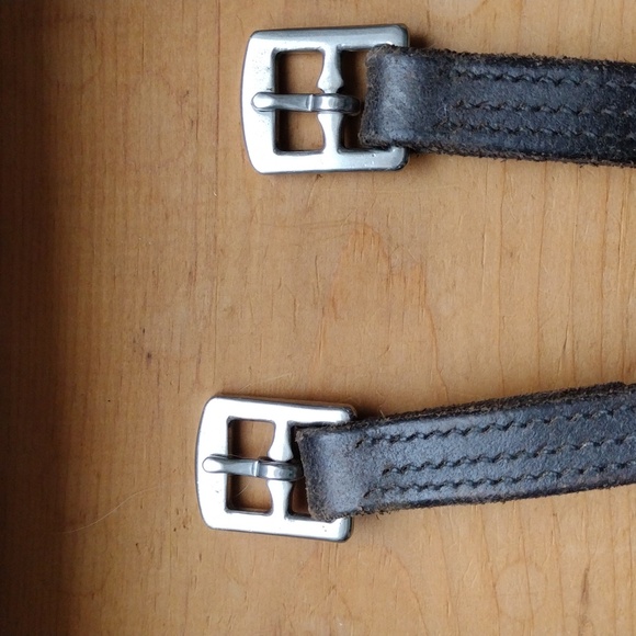 English stirrup leathers and irons - Picture 5 of 9